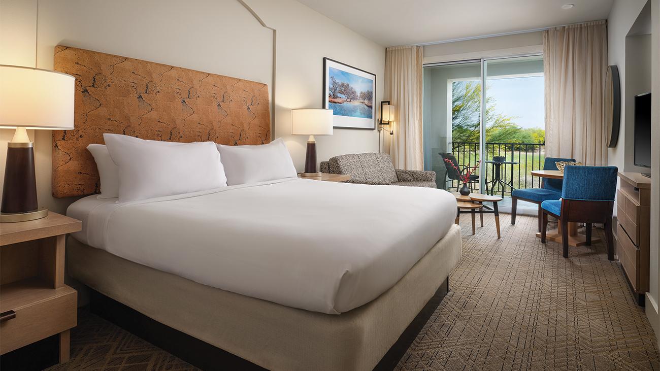 King Bedroom (Guestroom or 2-Bedroom Villa)